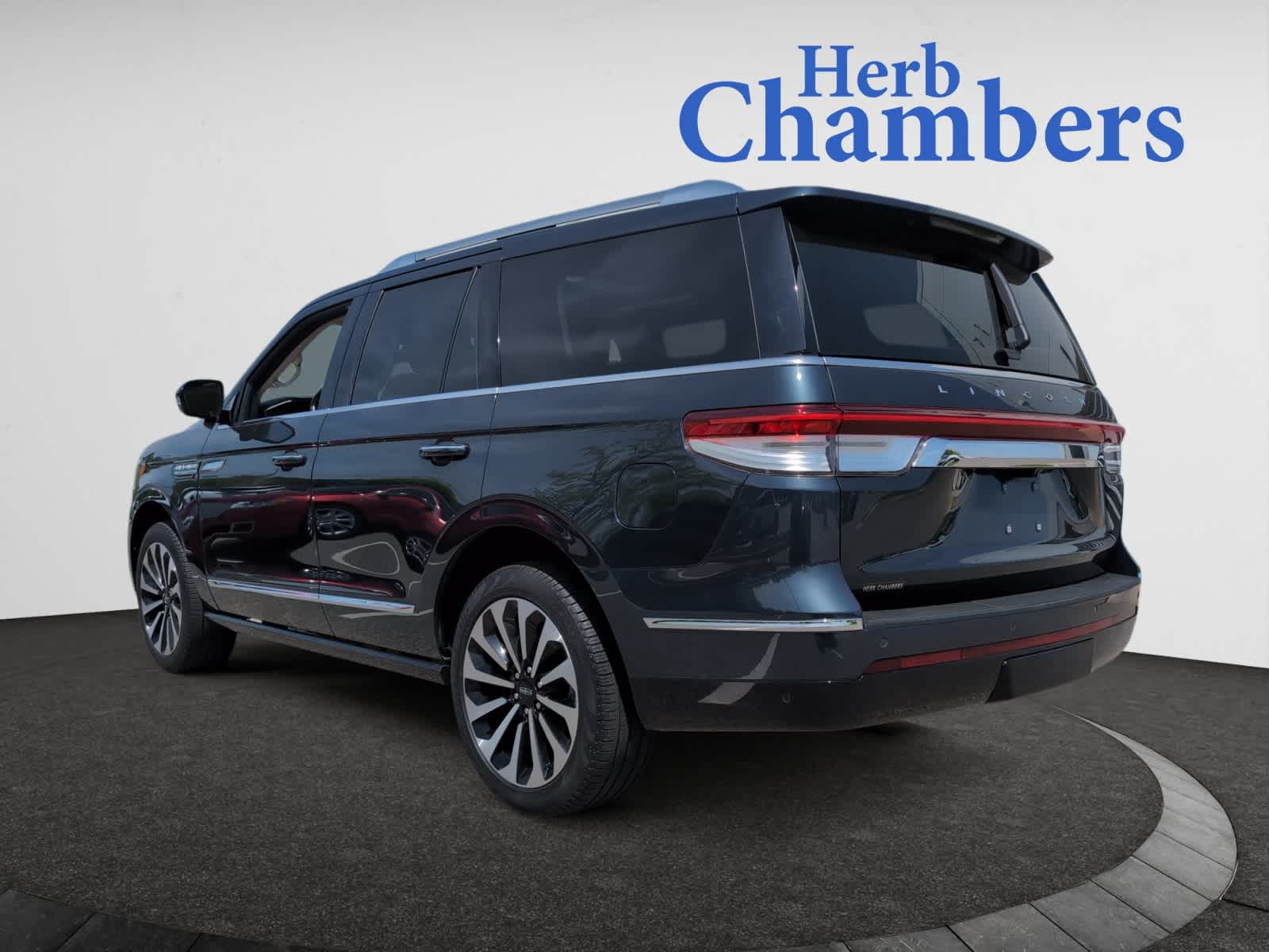used 2022 Lincoln Navigator car, priced at $64,998