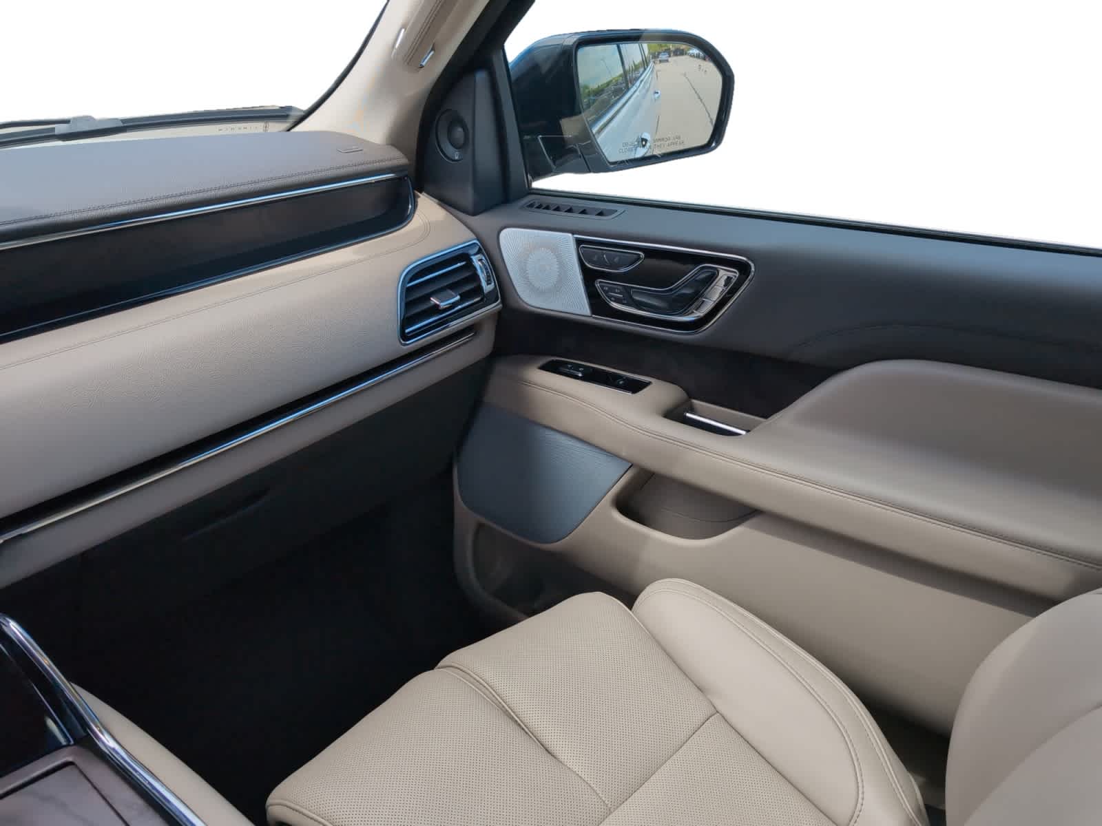 used 2024 Lincoln Navigator car, priced at $86,195