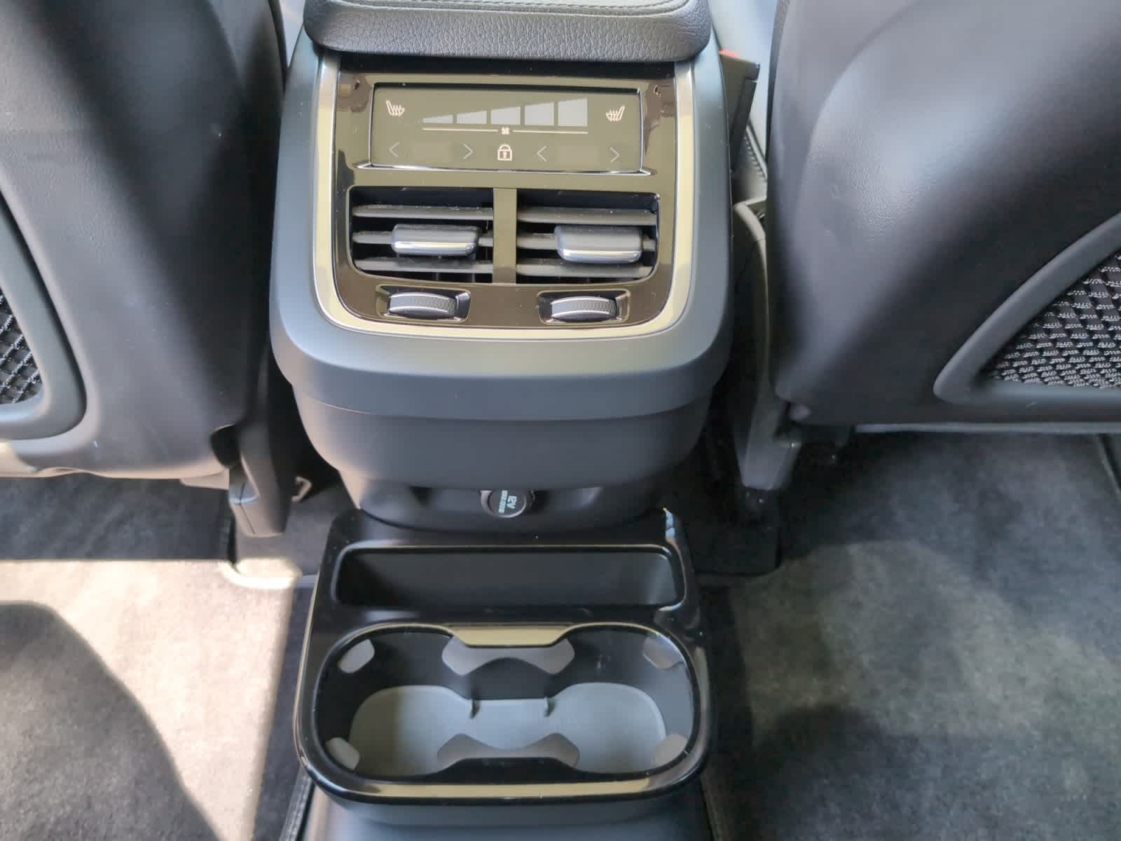 used 2020 Volvo XC90 car, priced at $24,998