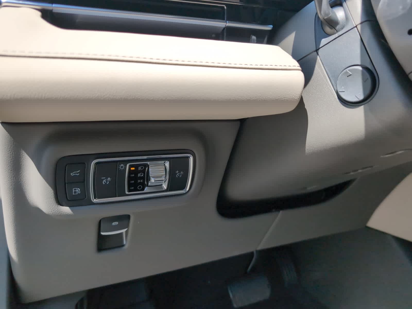 used 2025 Lincoln Nautilus car, priced at $61,998