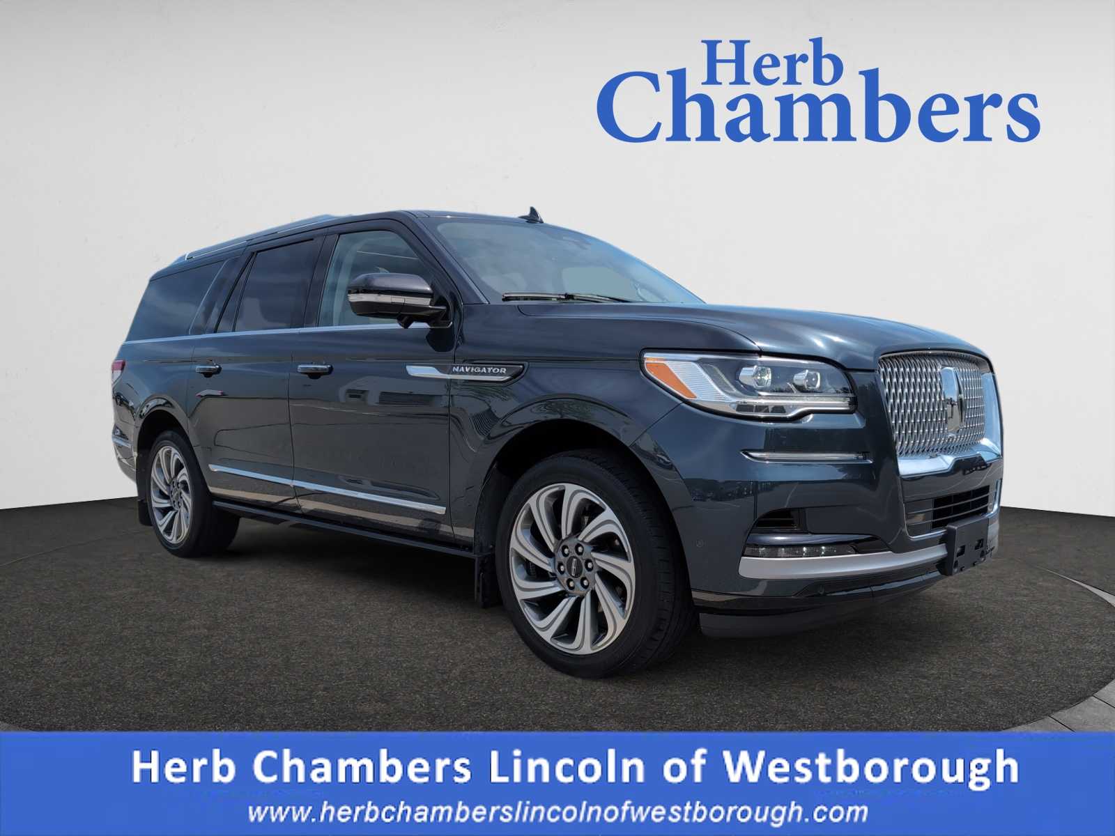 used 2022 Lincoln Navigator car, priced at $59,998