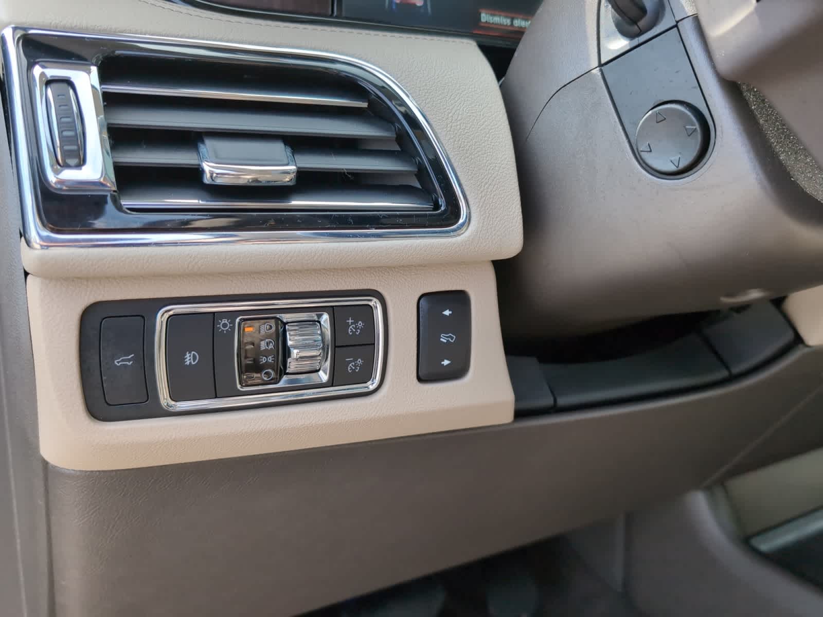 used 2022 Lincoln Navigator car, priced at $59,998