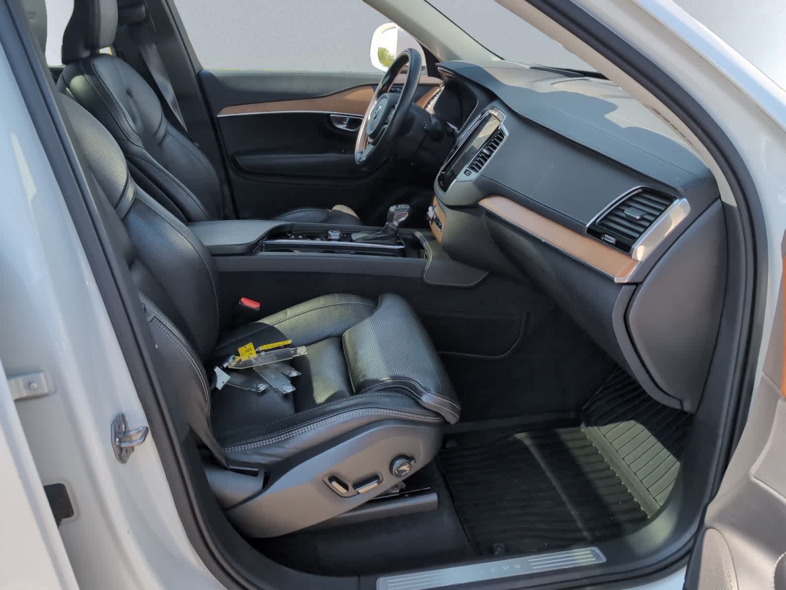 used 2019 Volvo XC90 car, priced at $29,998