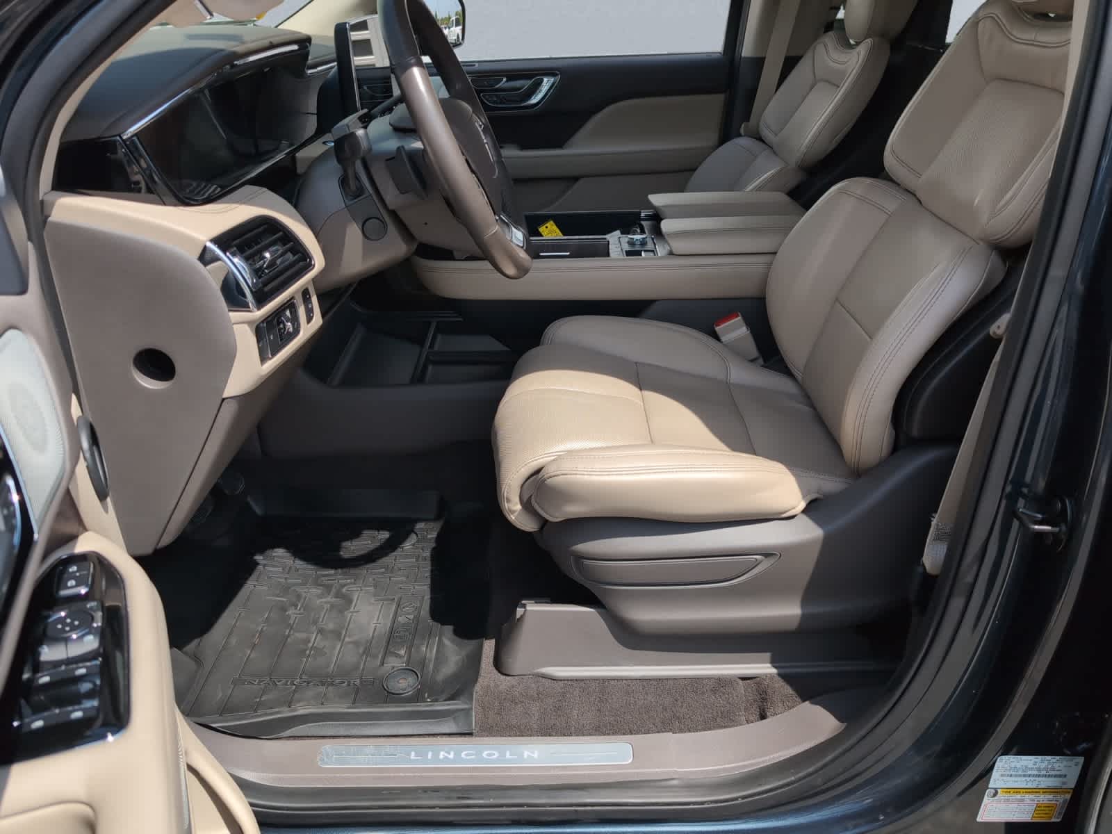 used 2022 Lincoln Navigator car, priced at $64,998