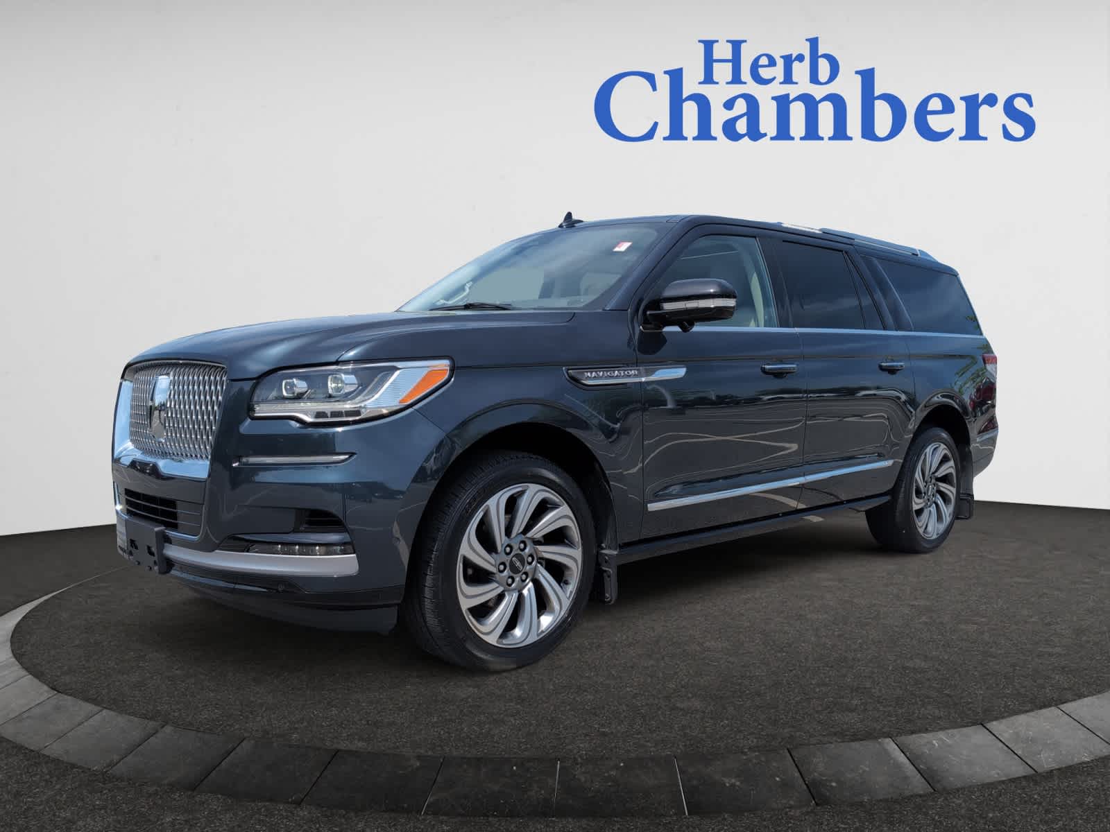 used 2022 Lincoln Navigator car, priced at $59,998
