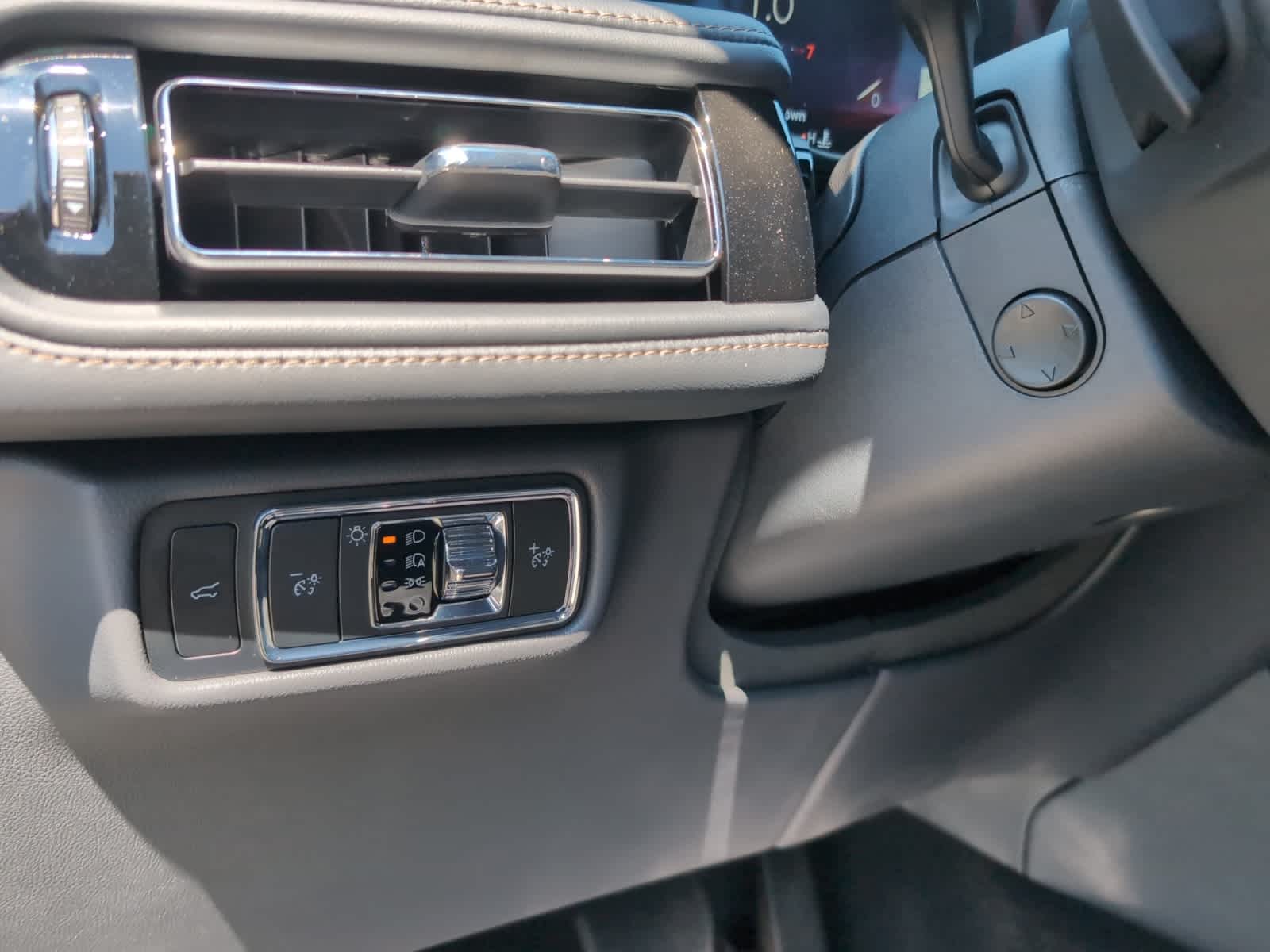 used 2025 Lincoln Aviator car, priced at $71,998