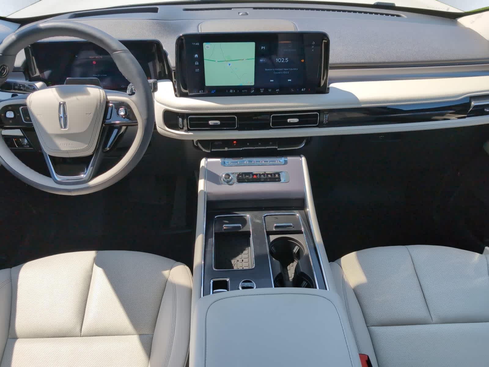used 2025 Lincoln Aviator car, priced at $63,998