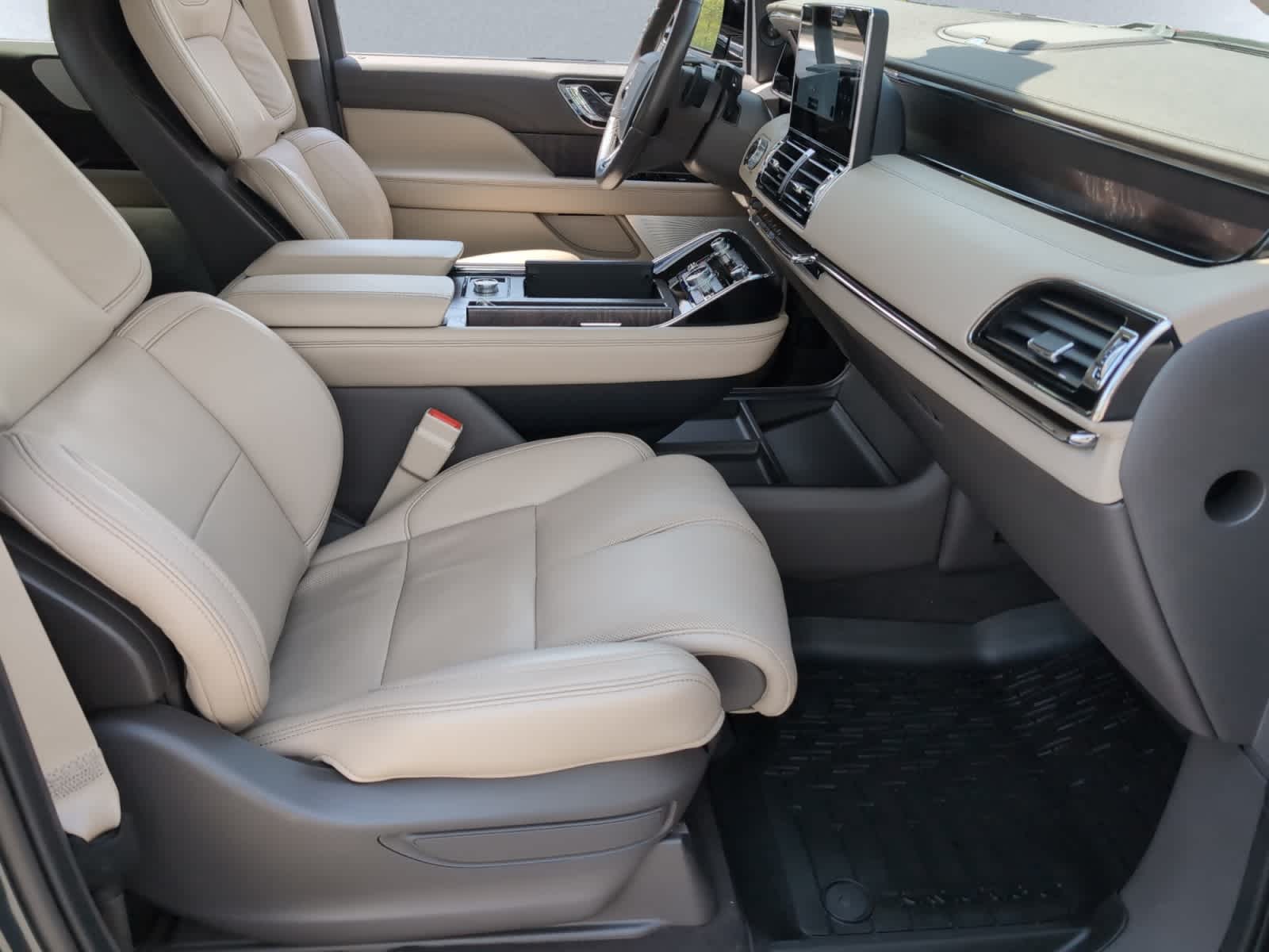 used 2022 Lincoln Navigator car, priced at $64,998