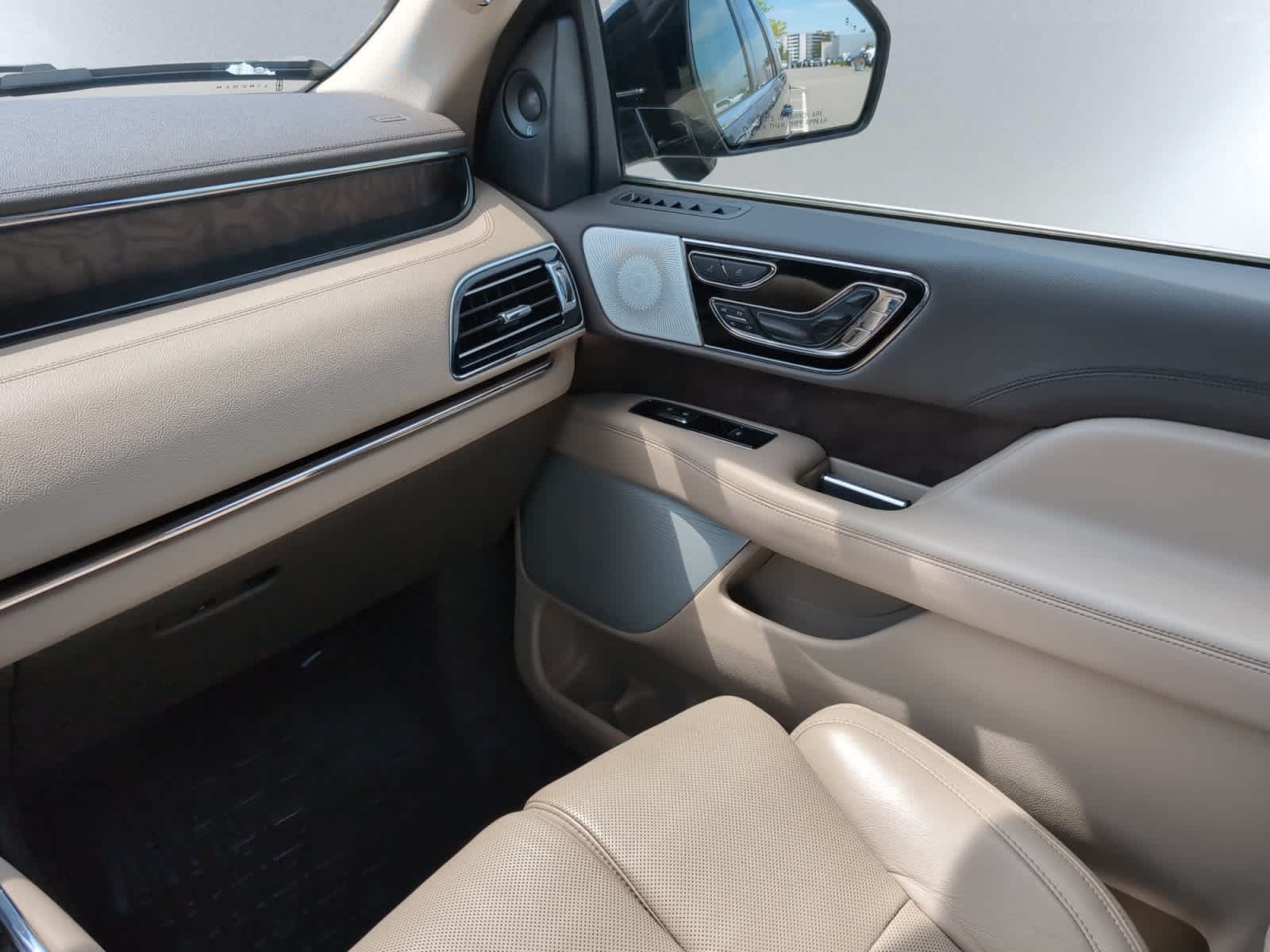 used 2022 Lincoln Navigator car, priced at $59,998