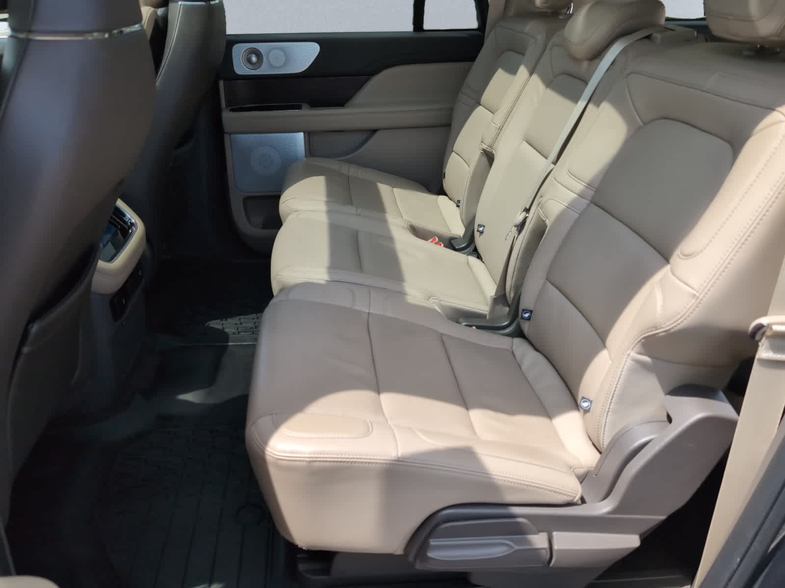 used 2022 Lincoln Navigator car, priced at $59,998