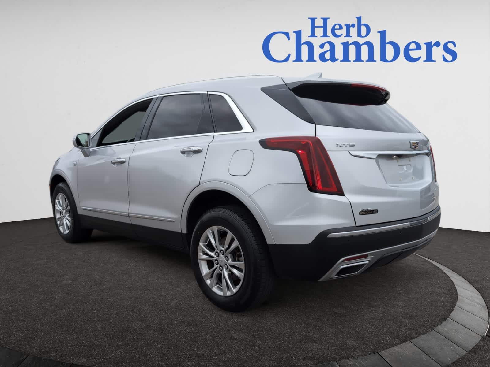 used 2020 Cadillac XT5 car, priced at $23,998