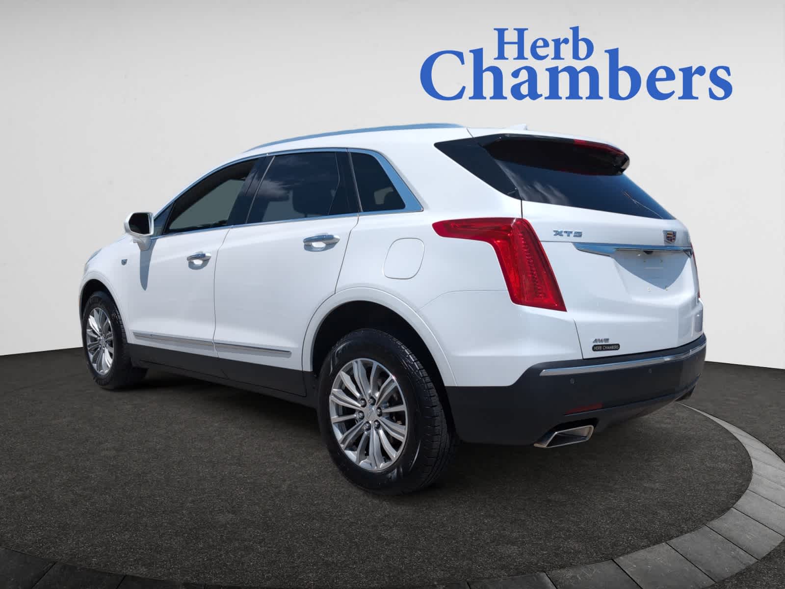 used 2017 Cadillac XT5 car, priced at $17,998