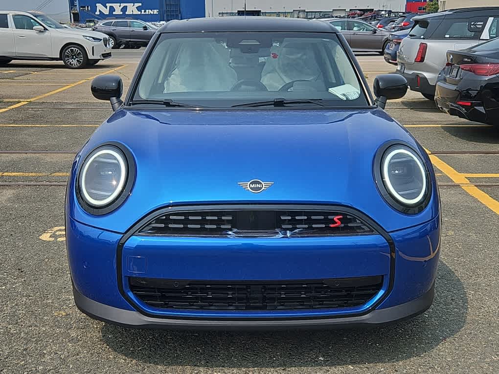 new 2025 MINI Hardtop 4 Door car, priced at $37,220