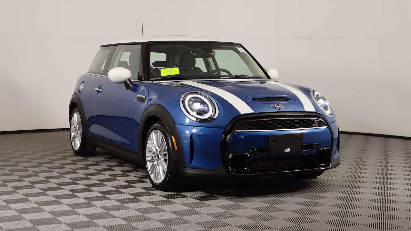 used 2022 MINI Hardtop 2 Door car, priced at $25,598