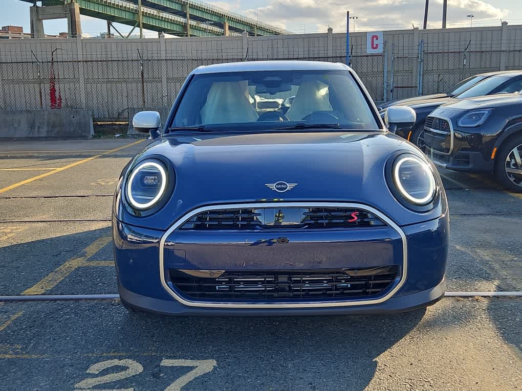 new 2025 MINI Hardtop 4 Door car, priced at $39,345