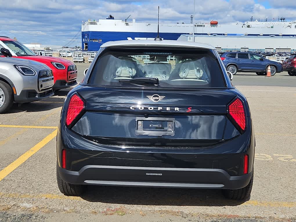 new 2025 MINI Hardtop 4 Door car, priced at $36,680