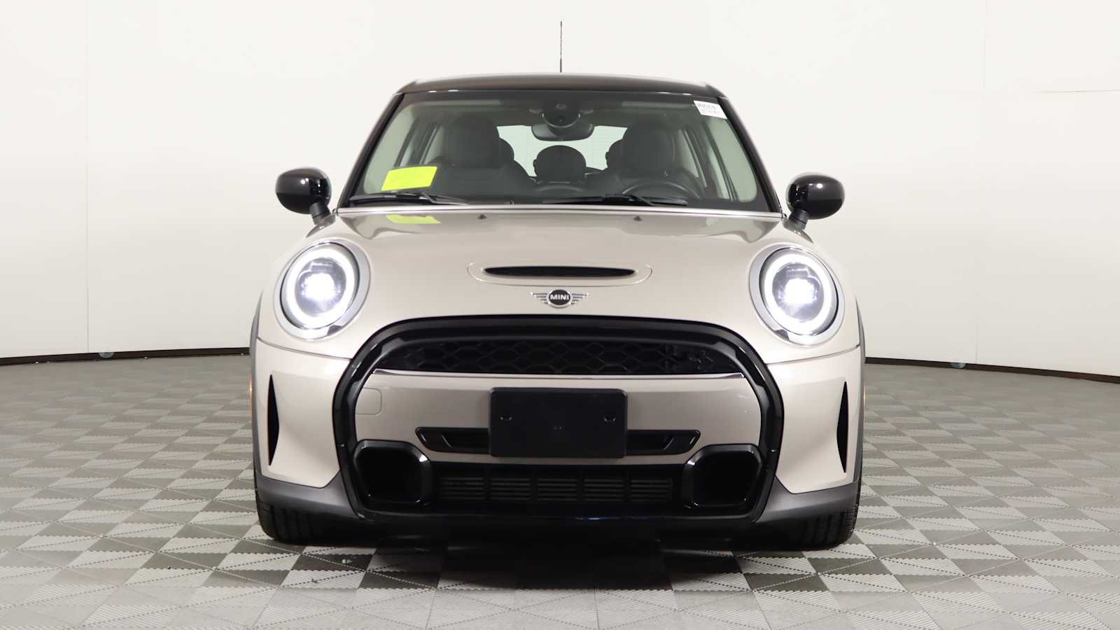 used 2022 MINI Hardtop 4 Door car, priced at $25,698
