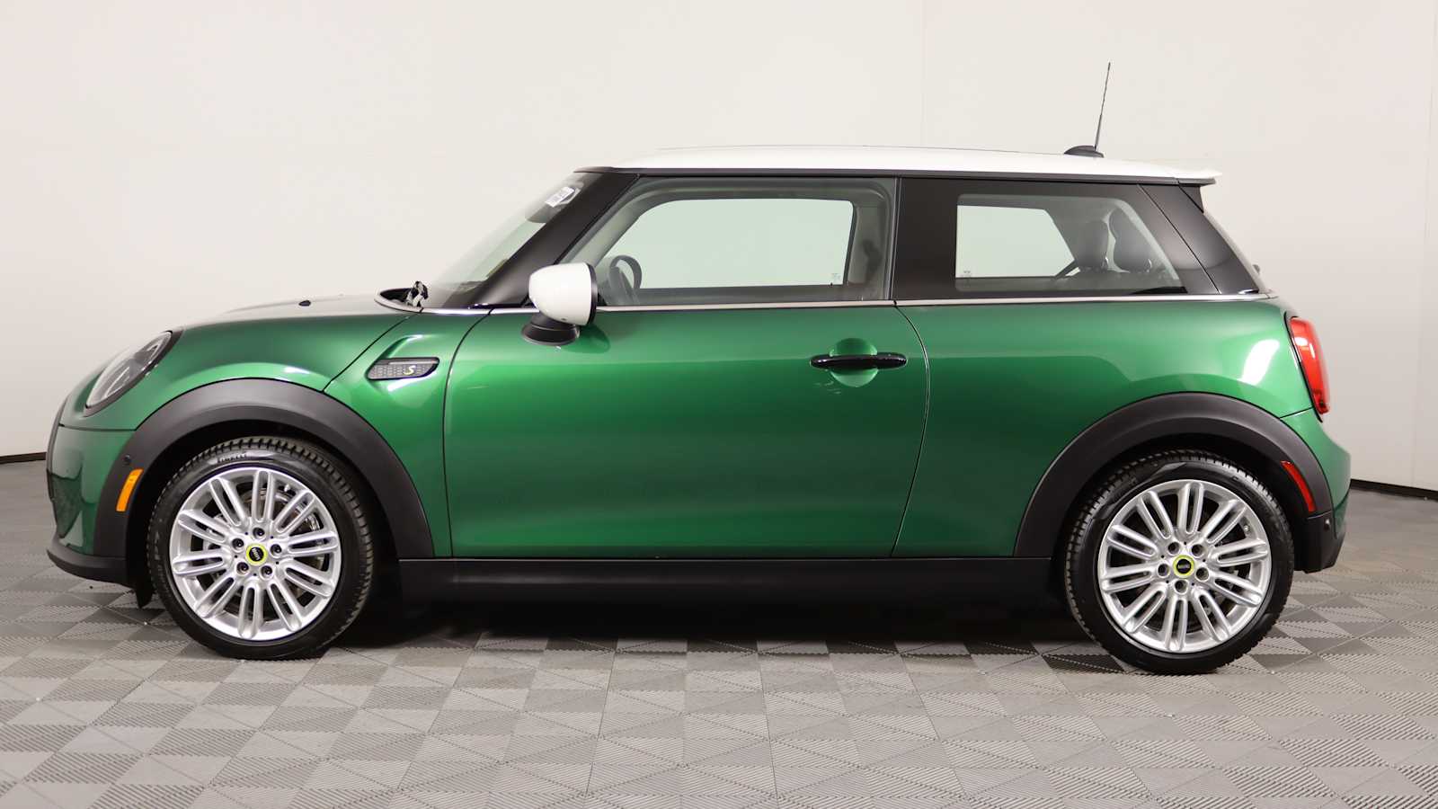 used 2024 MINI Electric Hardtop 2 Door car, priced at $27,498