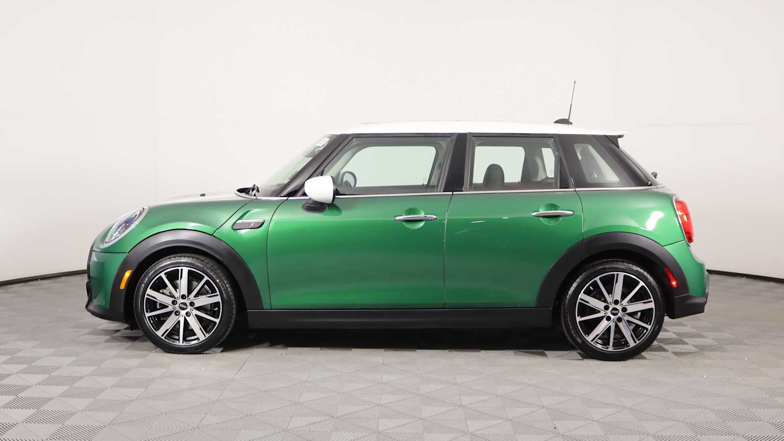 used 2022 MINI Hardtop 4 Door car, priced at $24,798