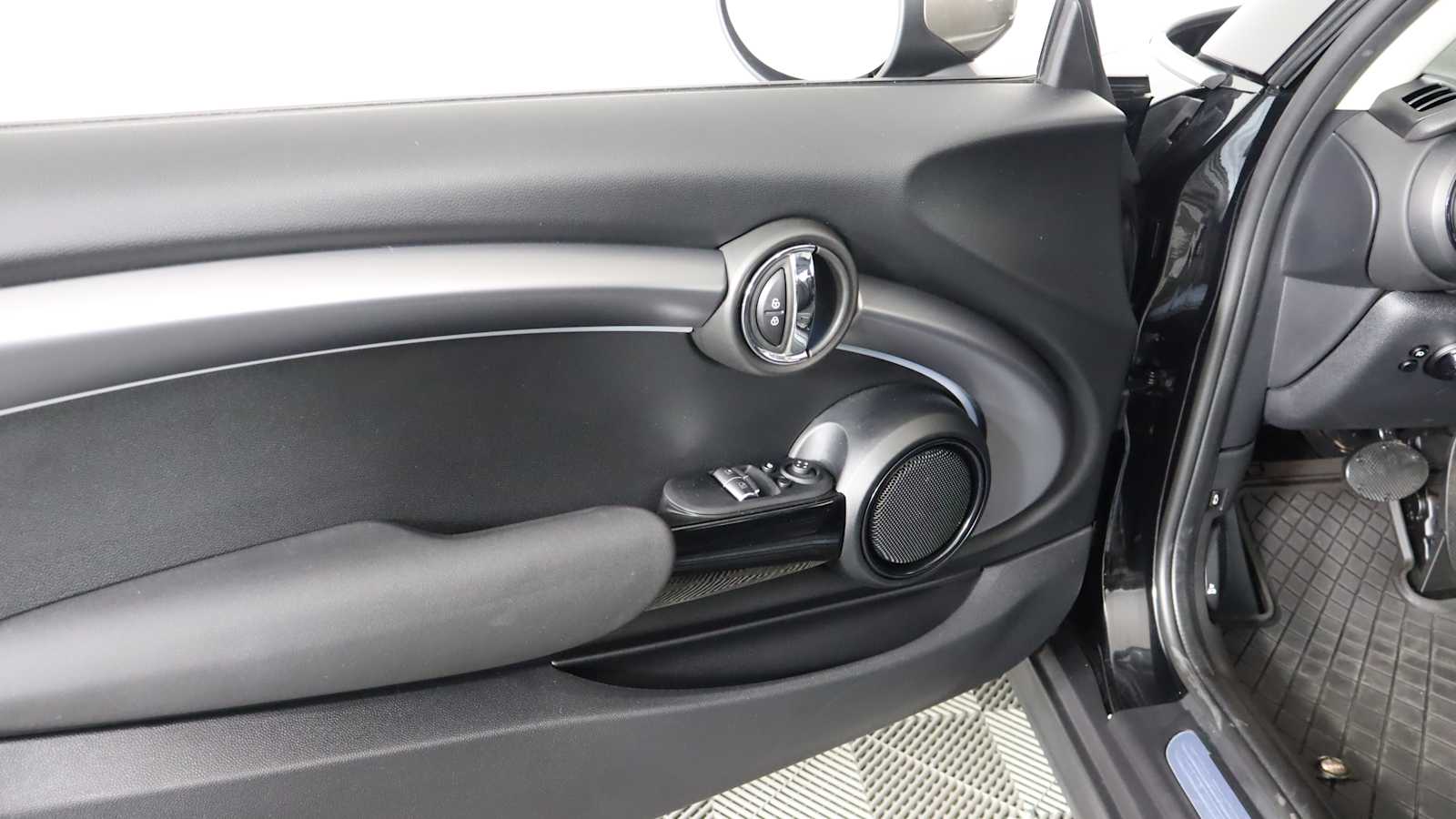 used 2023 MINI Hardtop 2 Door car, priced at $23,798