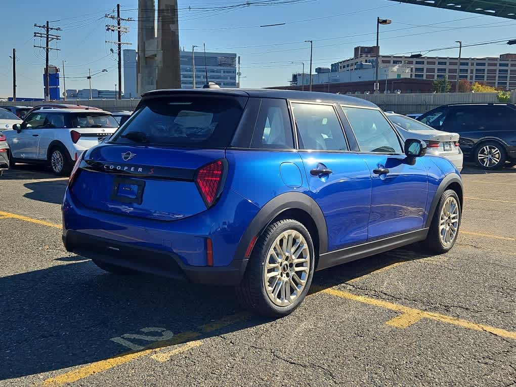 new 2025 MINI Hardtop 4 Door car, priced at $36,980