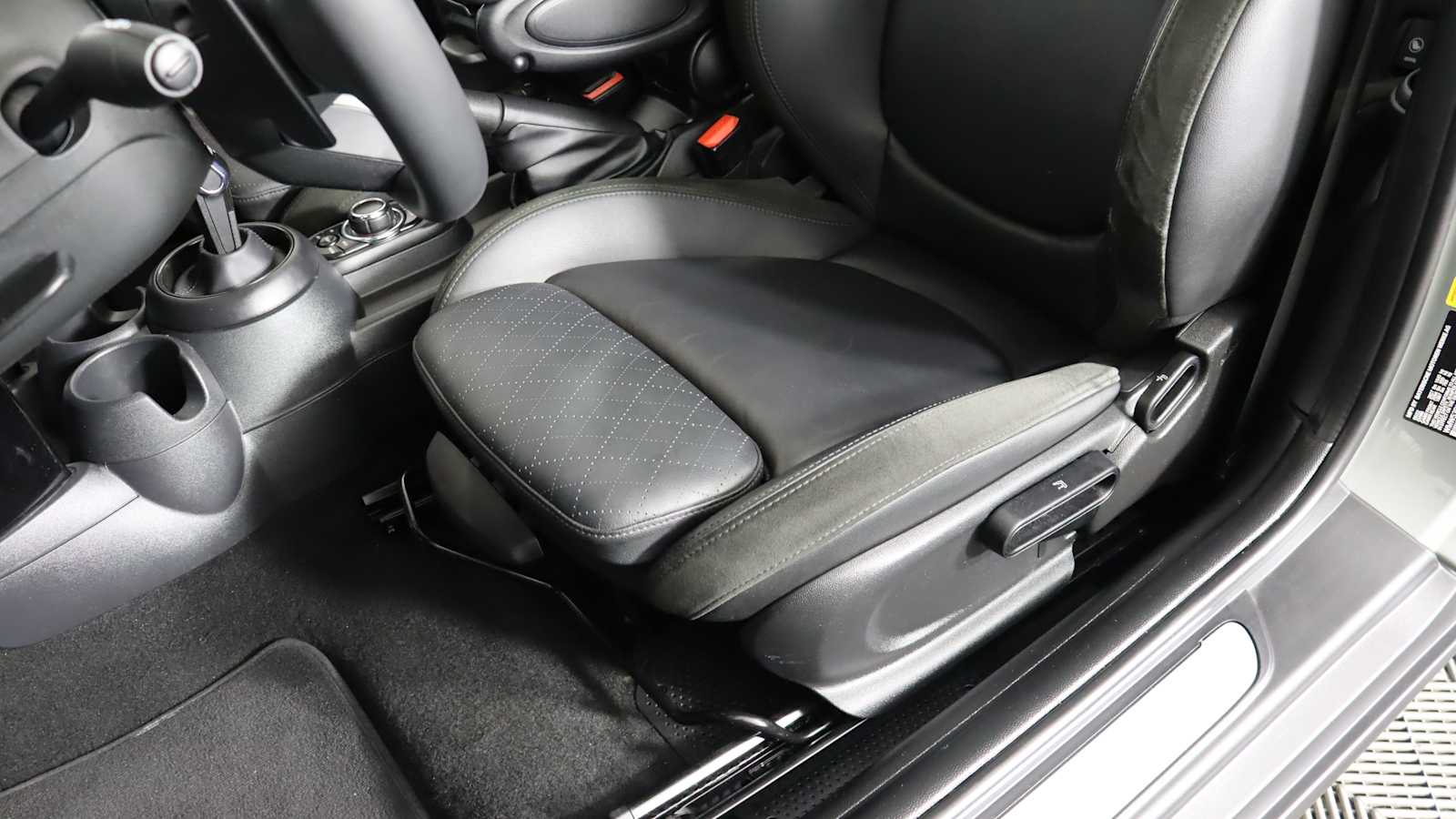 used 2023 MINI Hardtop 2 Door car, priced at $27,798