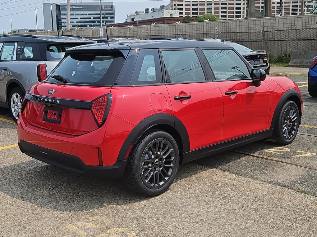 new 2025 MINI Hardtop 4 Door car, priced at $36,370
