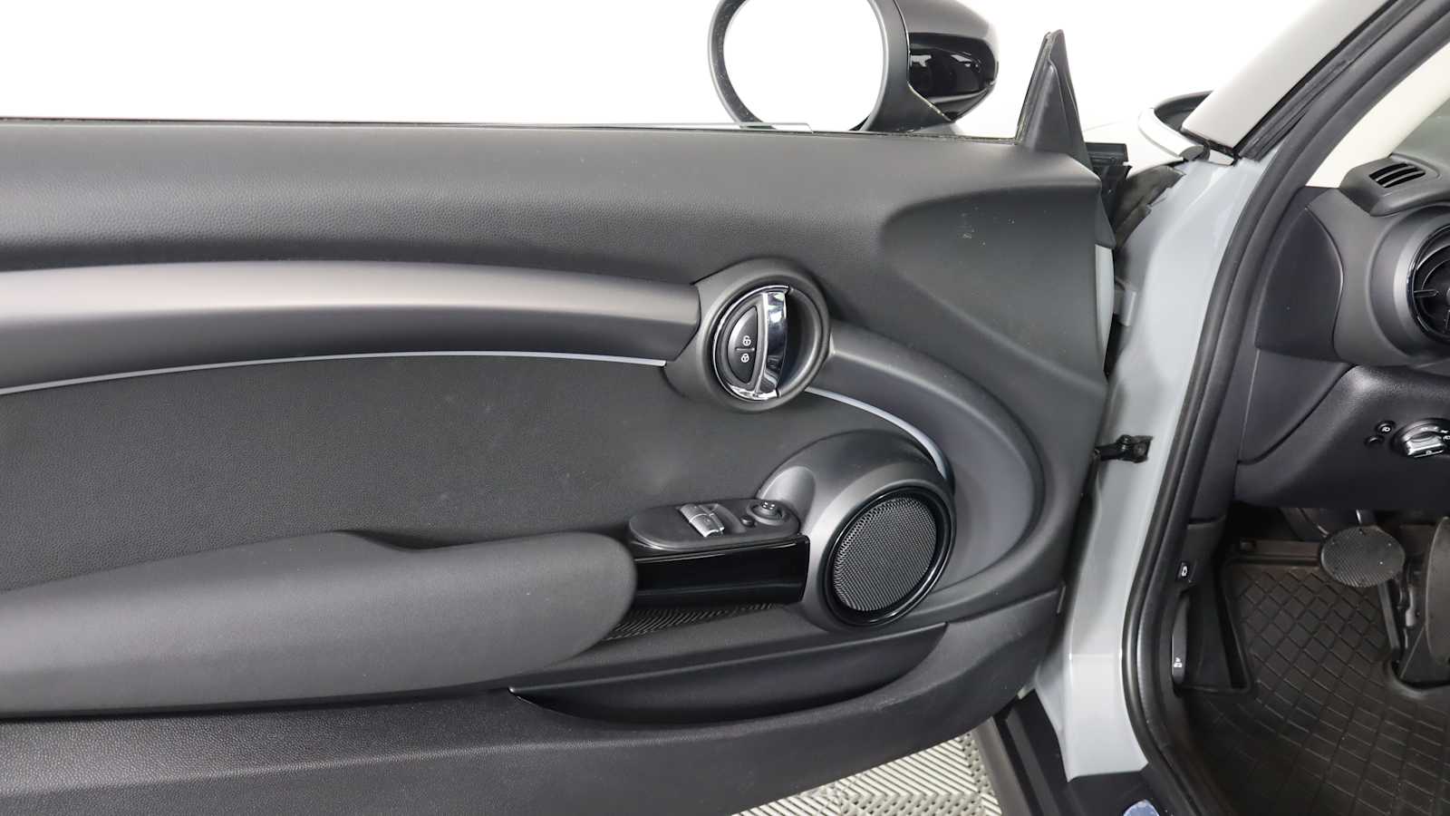 used 2023 MINI Hardtop 2 Door car, priced at $24,598