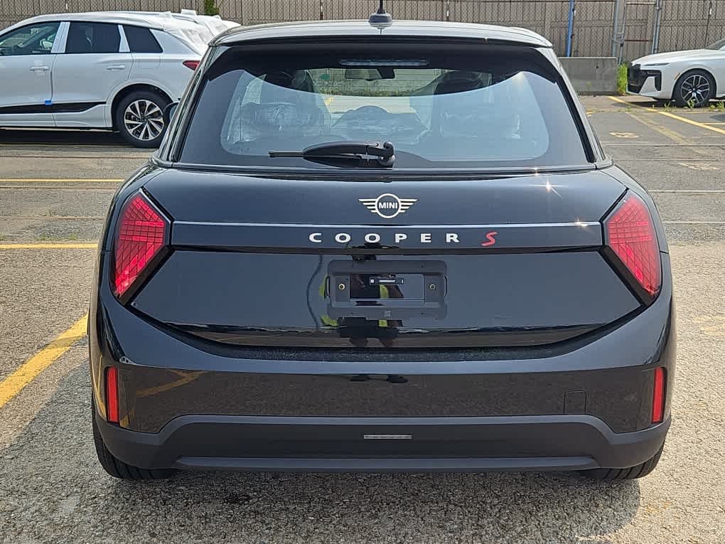 new 2025 MINI Hardtop 4 Door car, priced at $37,775