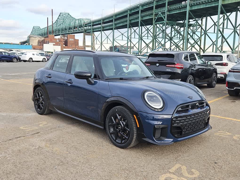 new 2025 MINI Hardtop 4 Door car, priced at $41,300