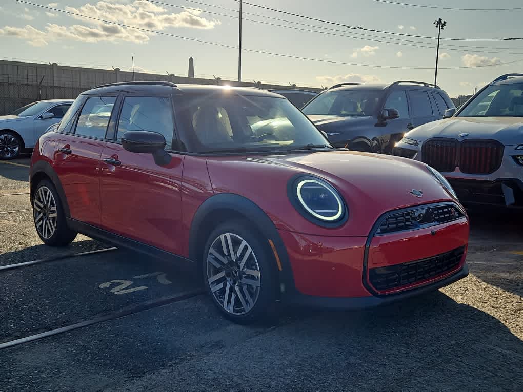 new 2025 MINI Hardtop 4 Door car, priced at $39,045