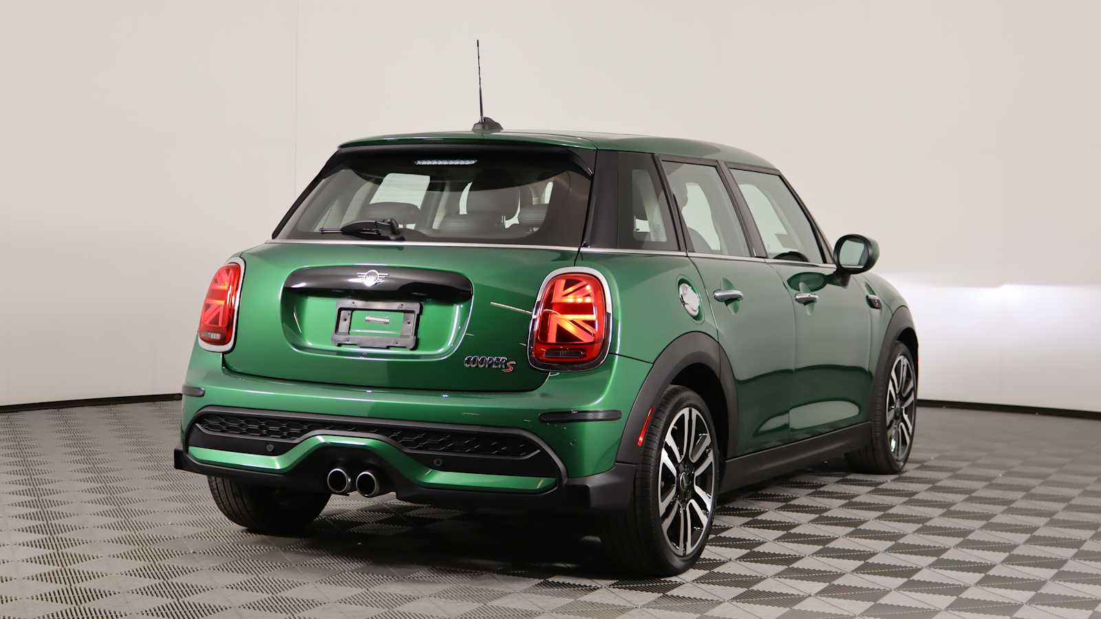 used 2022 MINI Hardtop 4 Door car, priced at $24,689