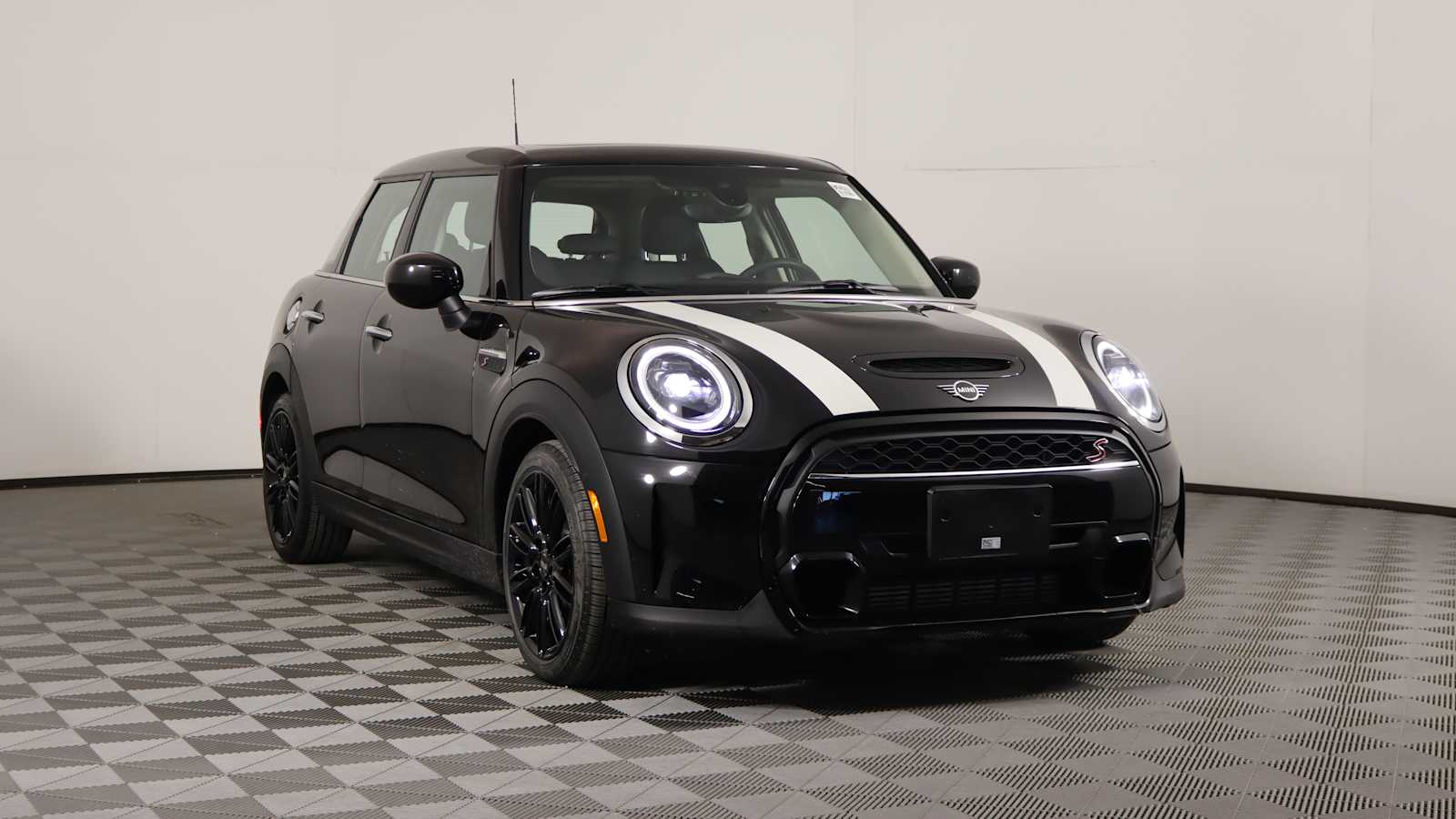 used 2022 MINI Hardtop 4 Door car, priced at $24,798