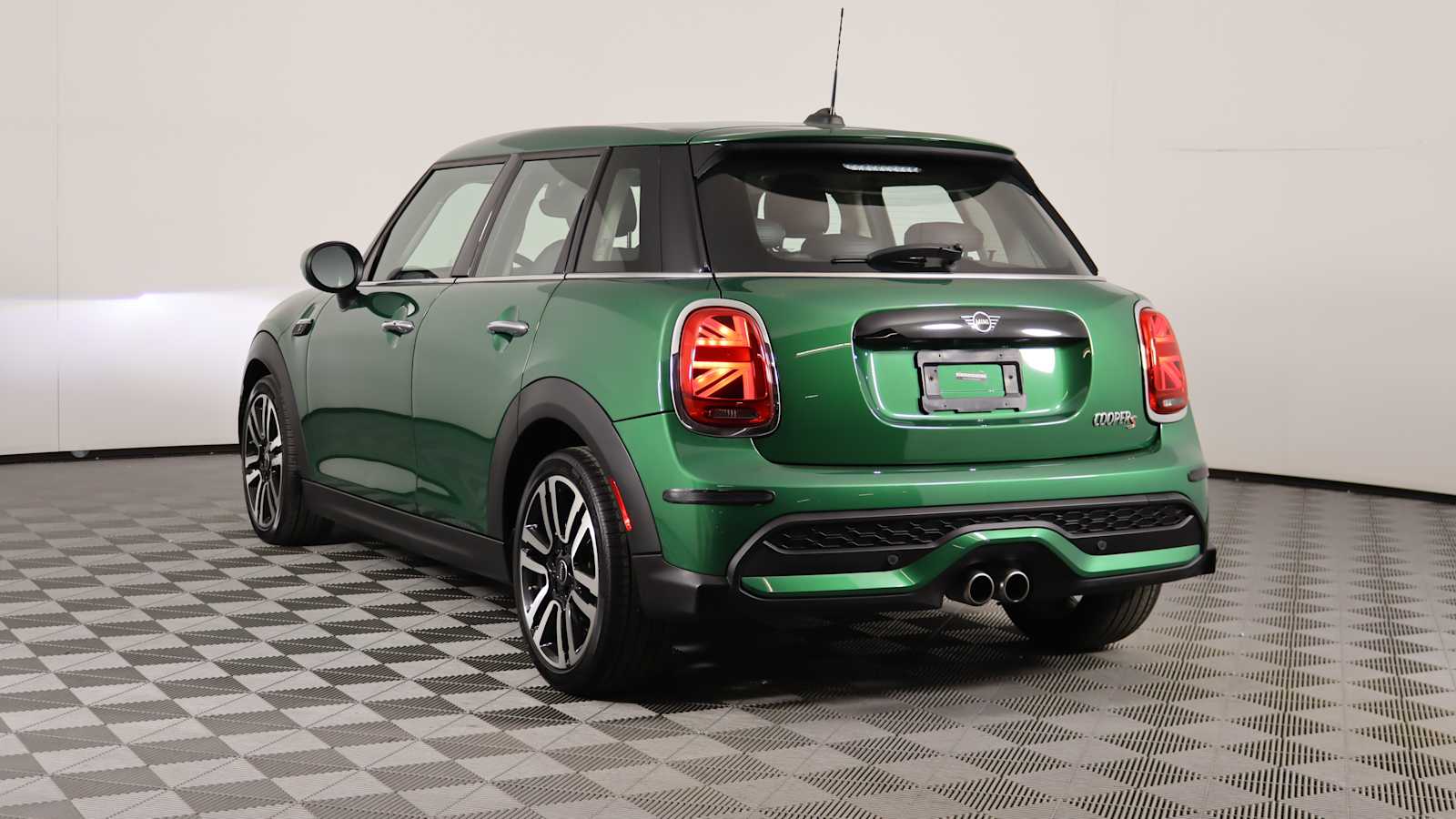 used 2022 MINI Hardtop 4 Door car, priced at $24,689