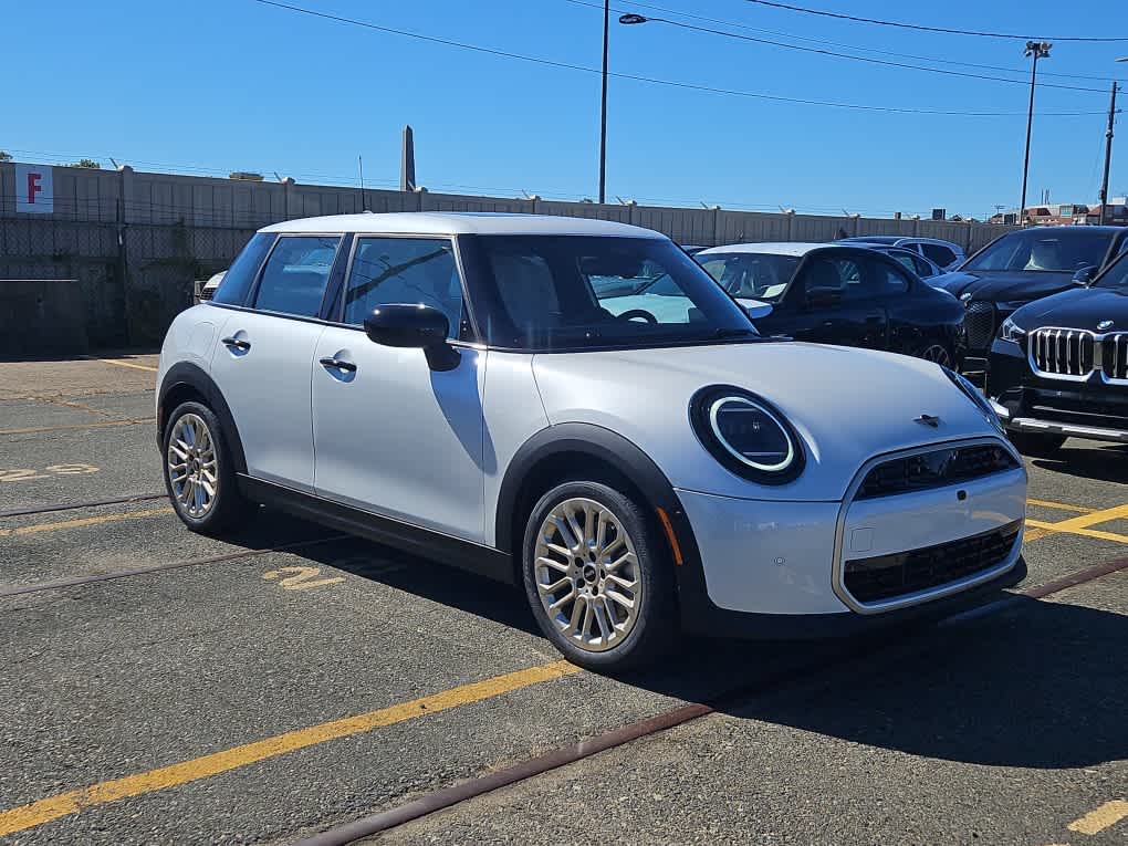 new 2025 MINI Hardtop 4 Door car, priced at $39,380