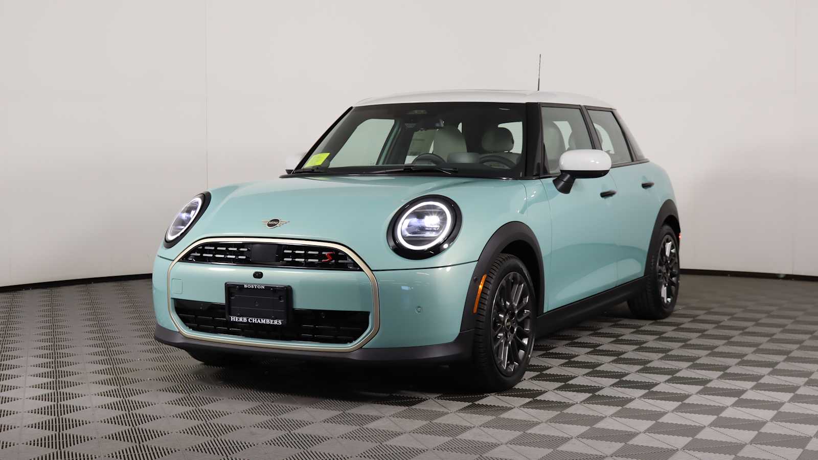 new 2025 MINI Hardtop 4 Door car, priced at $40,050
