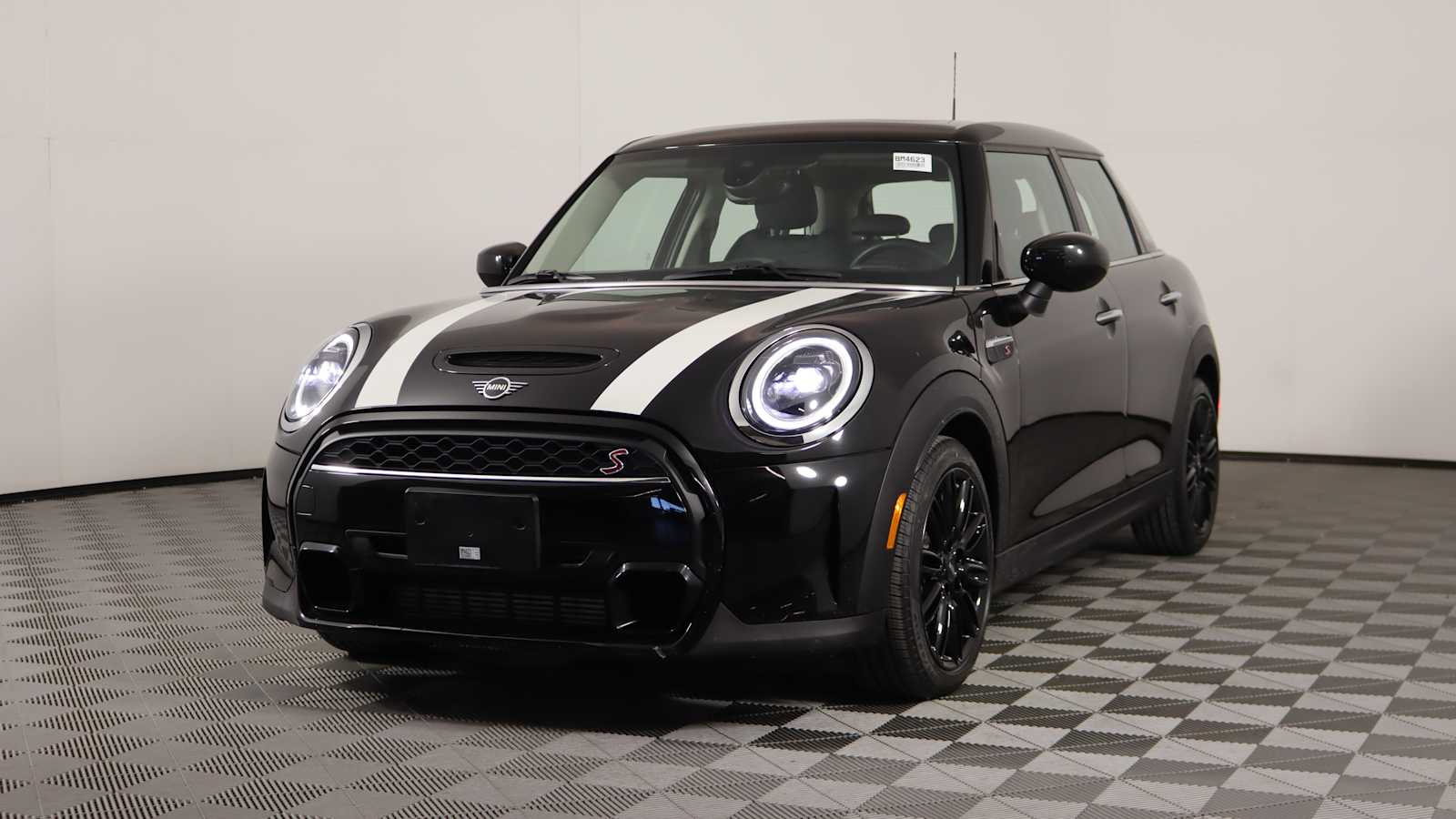 used 2022 MINI Hardtop 4 Door car, priced at $24,798