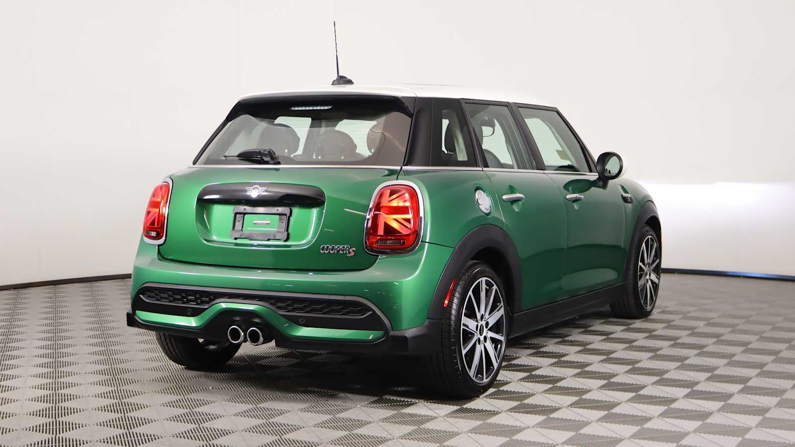 used 2022 MINI Hardtop 4 Door car, priced at $24,798