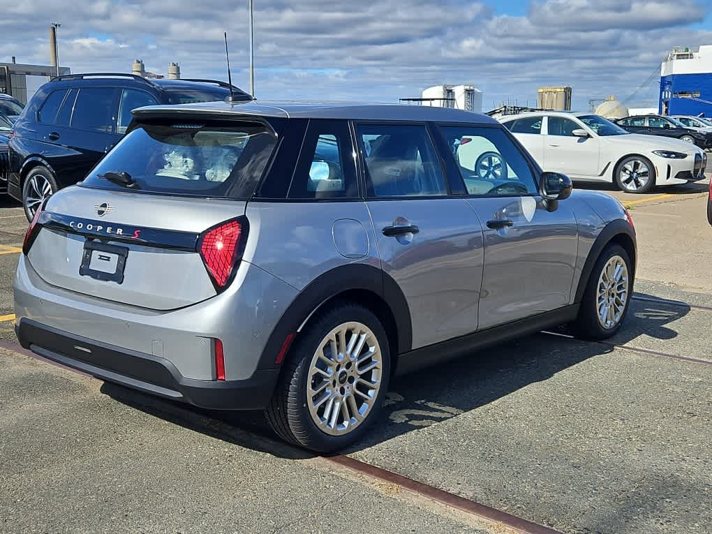 new 2025 MINI Hardtop 4 Door car, priced at $36,680