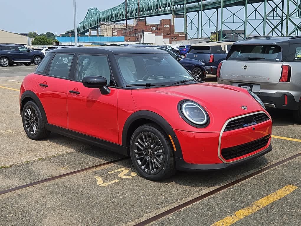 new 2025 MINI Hardtop 4 Door car, priced at $36,370