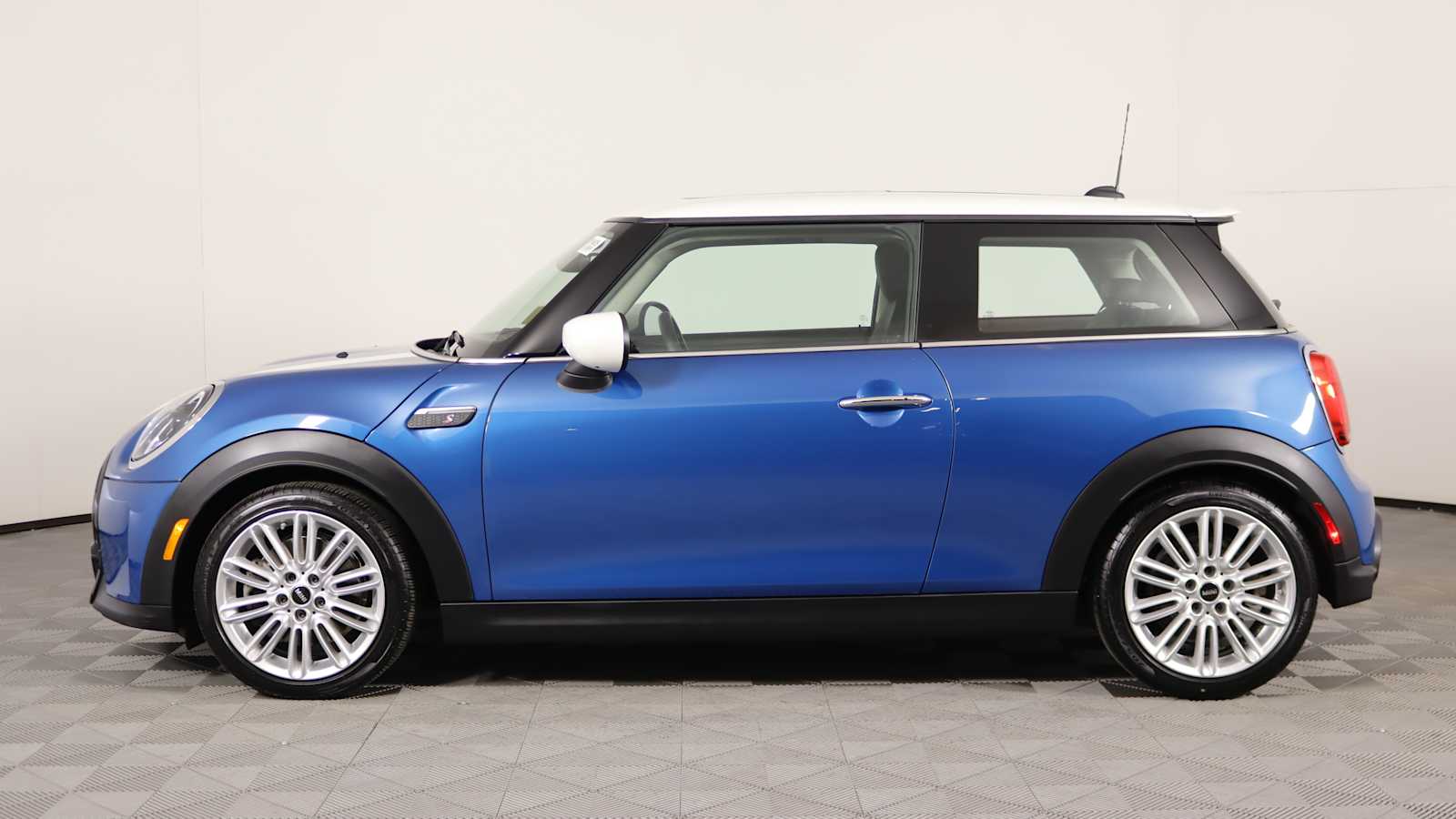 used 2022 MINI Hardtop 2 Door car, priced at $25,598