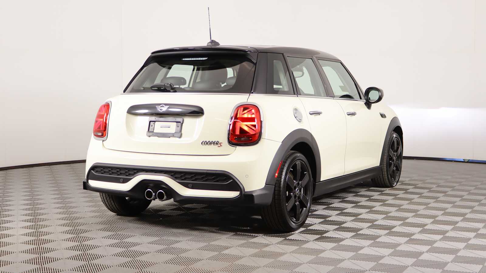 used 2023 MINI Hardtop 4 Door car, priced at $24,798