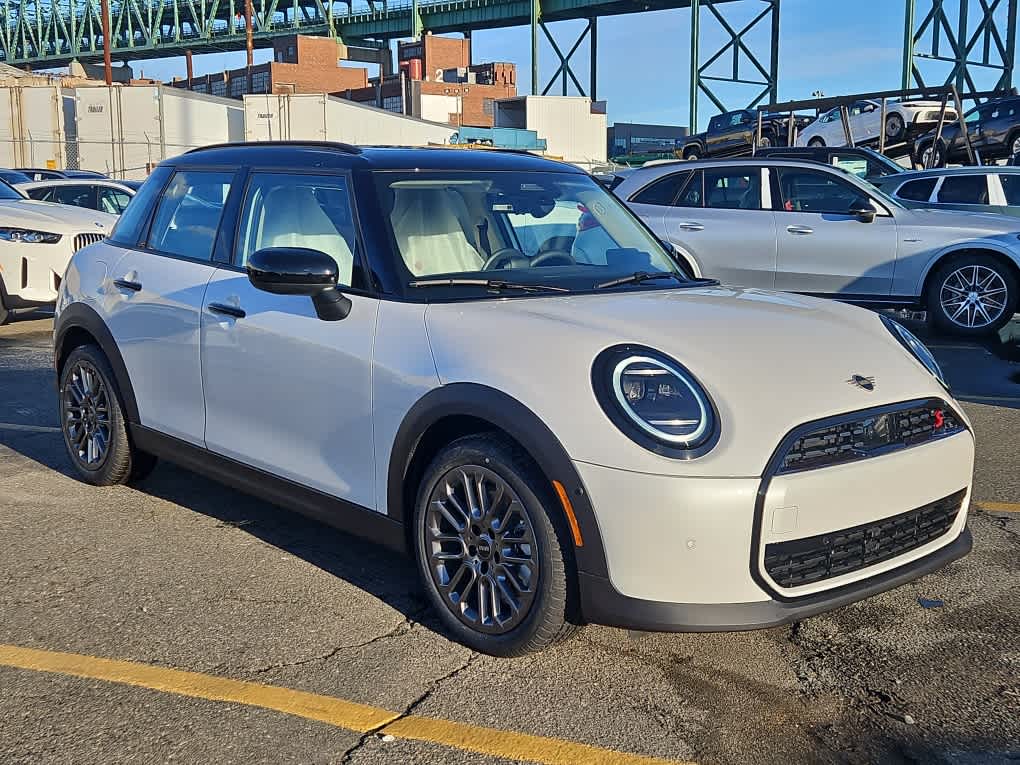 new 2025 MINI Hardtop 4 Door car, priced at $37,780