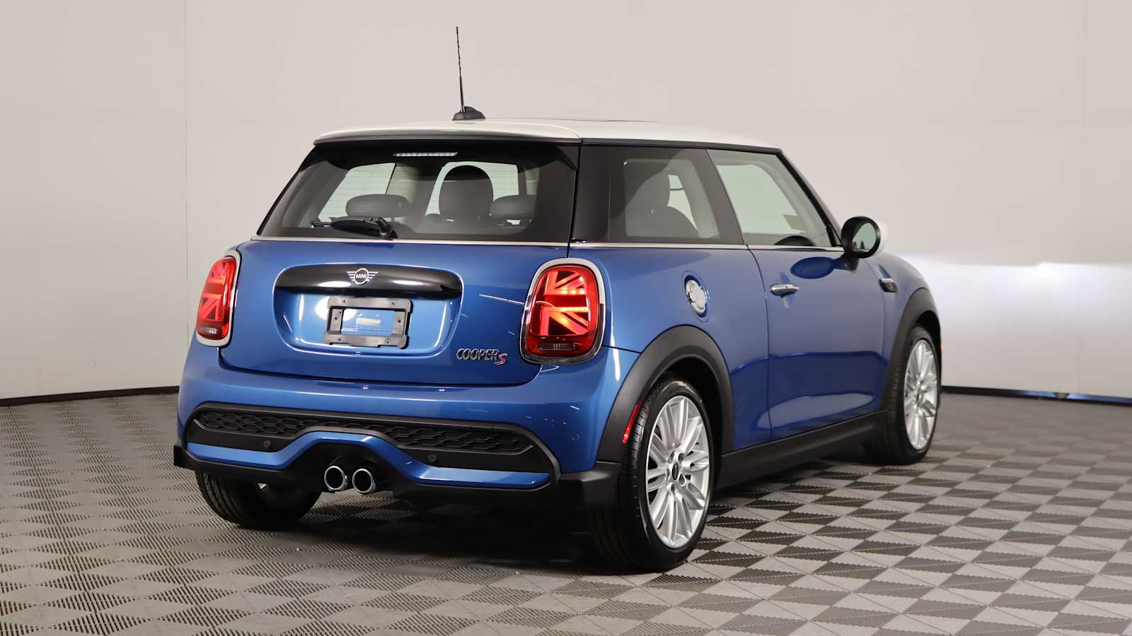 used 2022 MINI Hardtop 2 Door car, priced at $25,598