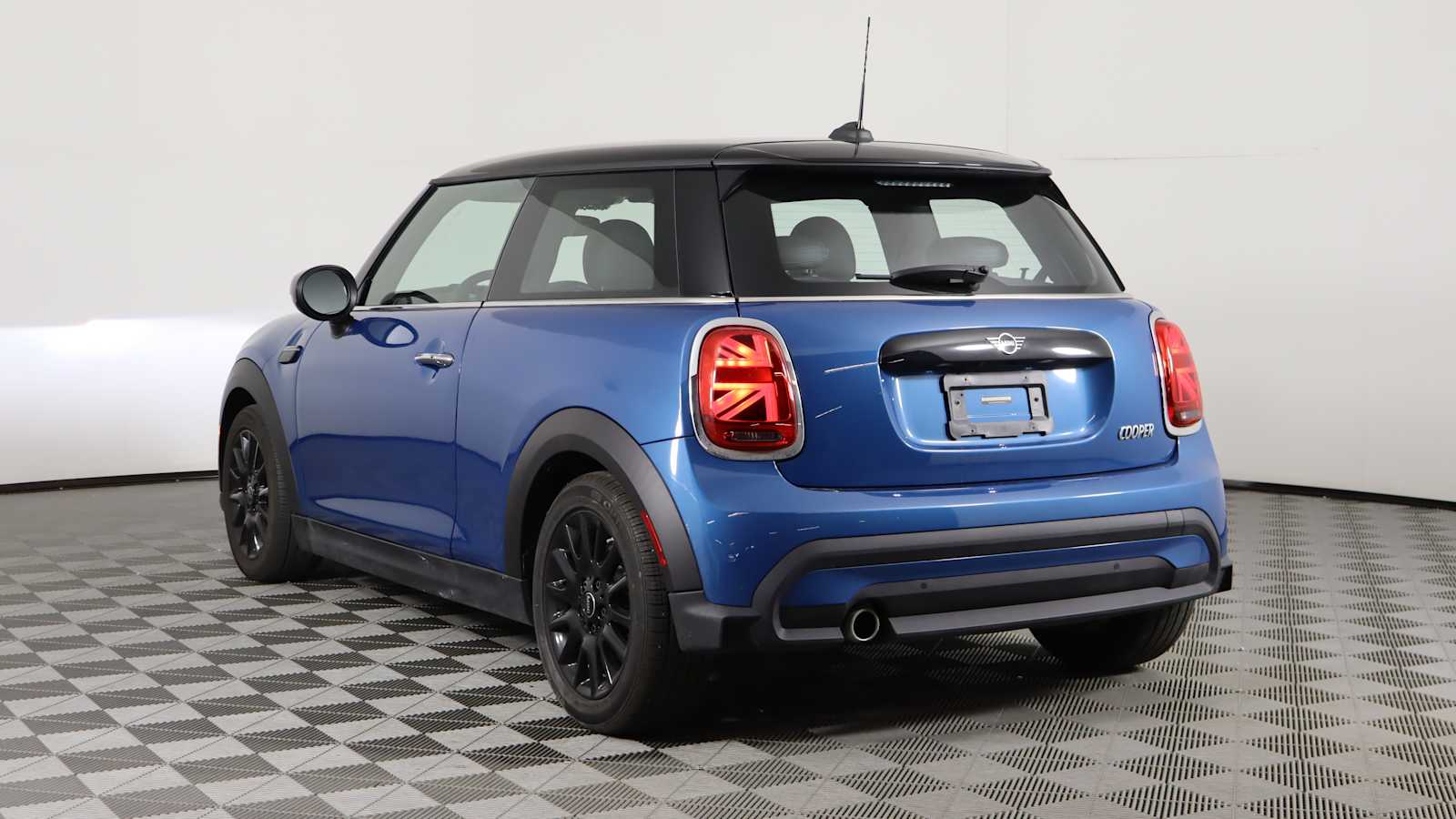 used 2022 MINI Hardtop 2 Door car, priced at $22,598