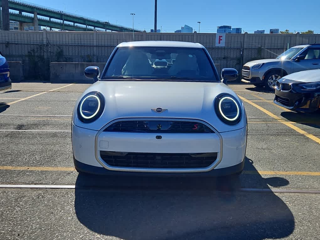 new 2025 MINI Hardtop 4 Door car, priced at $39,380