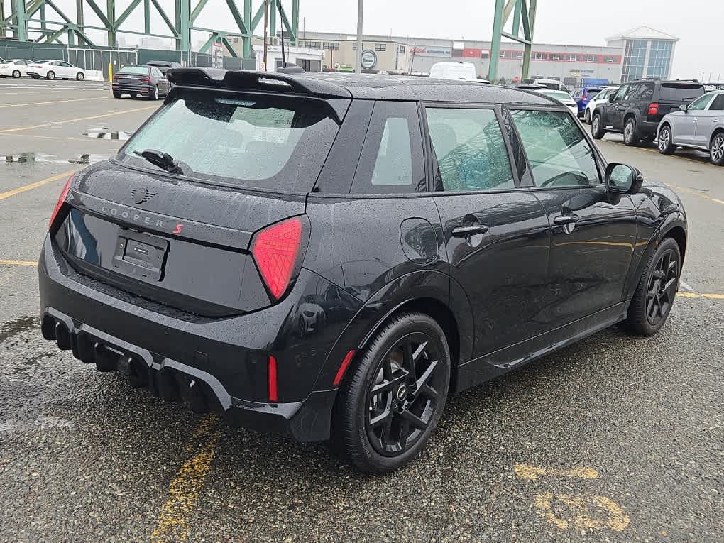 new 2025 MINI Hardtop 4 Door car, priced at $41,010
