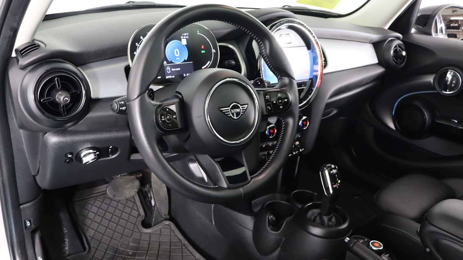used 2022 MINI Hardtop 4 Door car, priced at $25,698