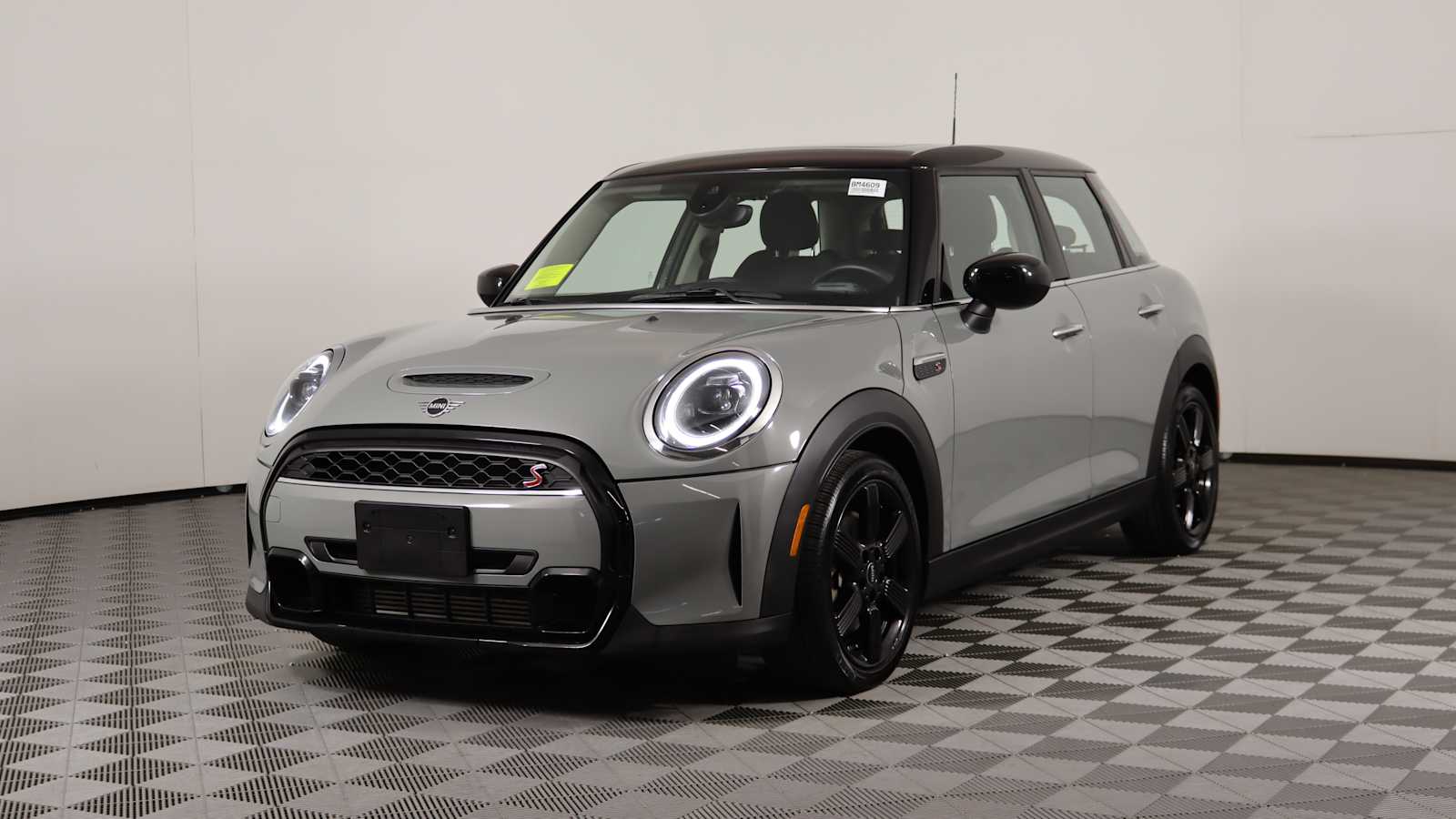 used 2022 MINI Hardtop 4 Door car, priced at $24,798