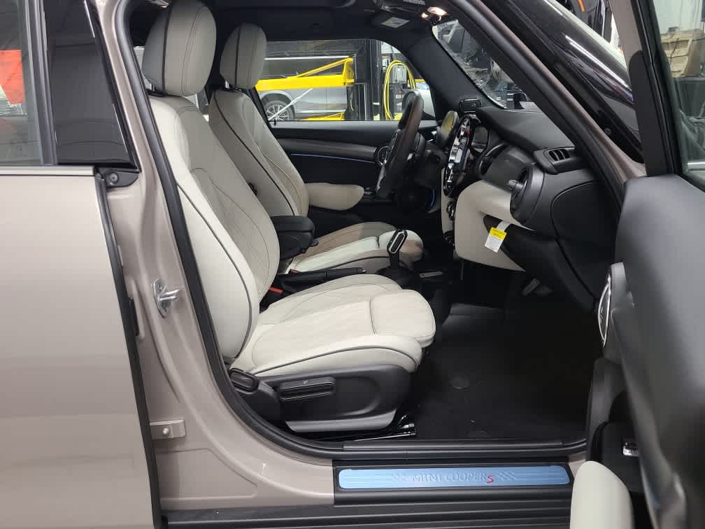 new 2024 MINI Hardtop 4 Door car, priced at $39,970